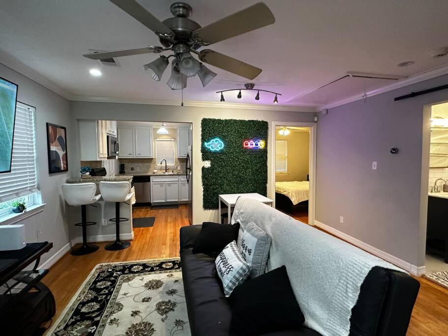 Townhouse Near Midtown Leilighet Houston Eksteriør bilde